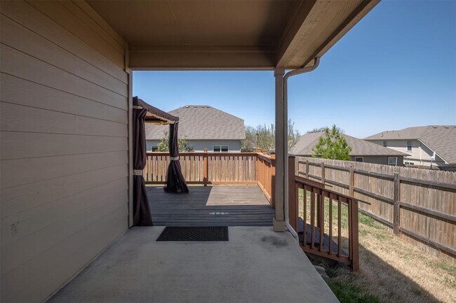 Building Photo - 118 Leona River Trl