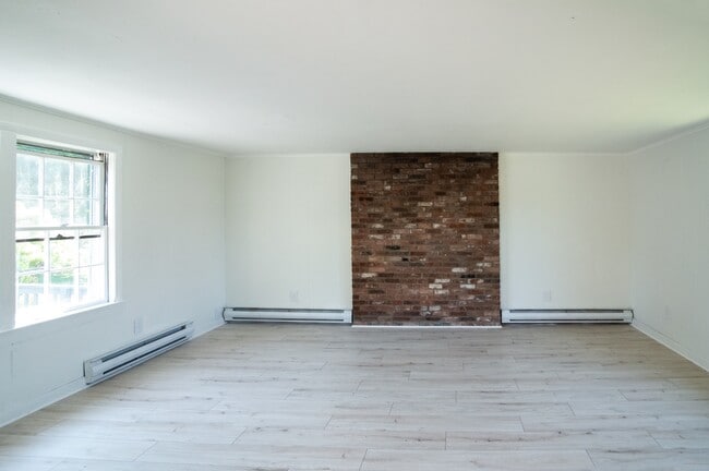Building Photo - 23 Walnut St