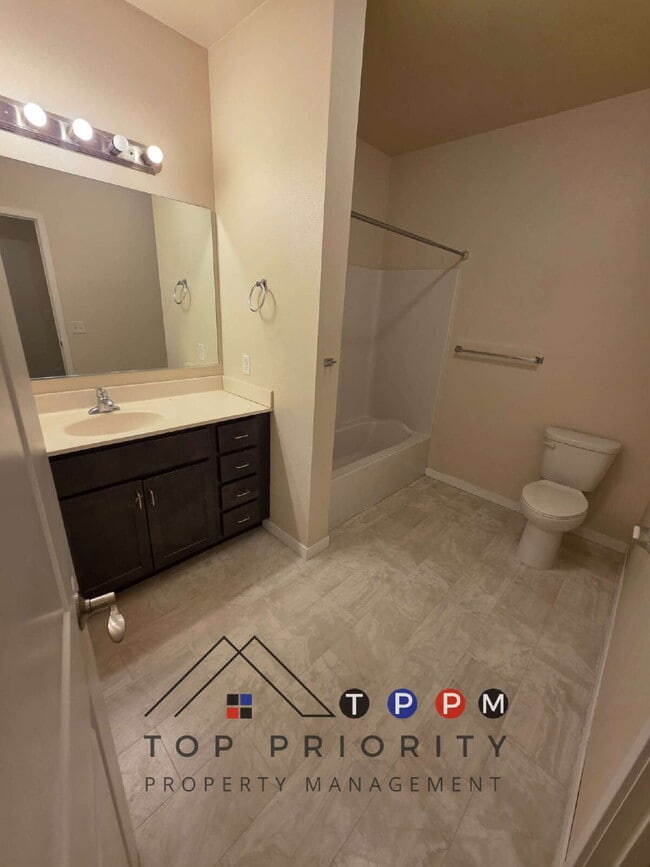 Building Photo - 2 Bedroom | 1 Bathroom 2nd Floor Apartment...