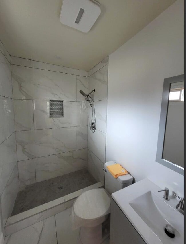 Building Photo - 15515 Harvest Ave