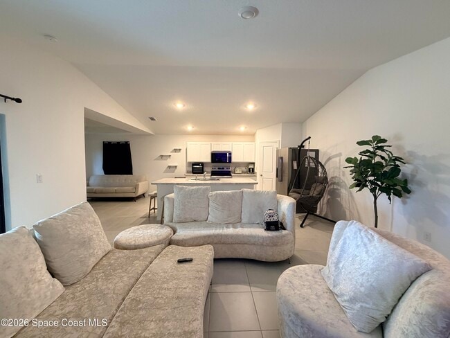 Building Photo - 341 Titan Rd SE