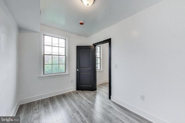 Building Photo - 3918 10th St NE