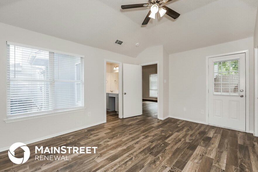 Building Photo - 828 Bentree Dr