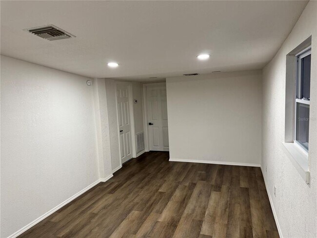 Building Photo - 38839 Miller Ave
