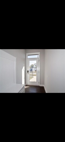 Building Photo - 458 W Tremont Ave