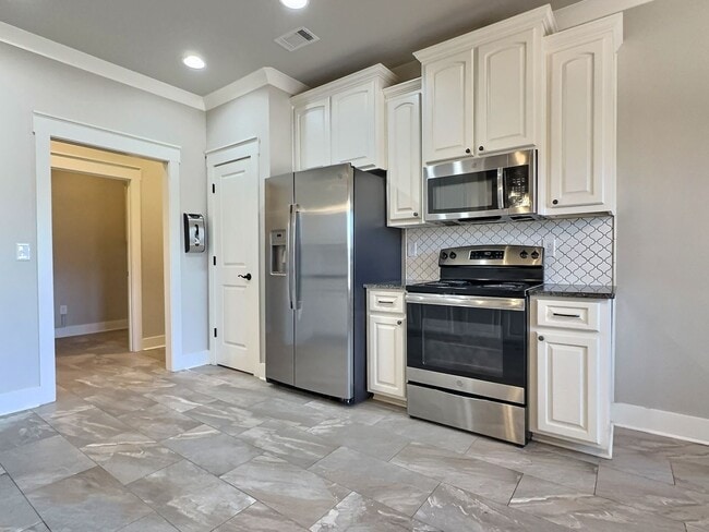 Building Photo - For Rent - Highly Desirable Summerfield, D...