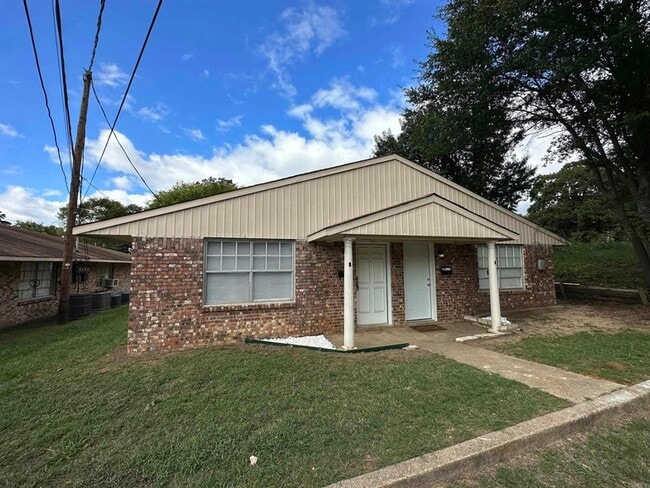 Building Photo - 3802 Pine St