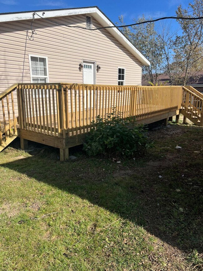 Building Photo - House in Dixon, MO!