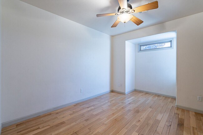 Building Photo - 110 S Placita Colonia Solana