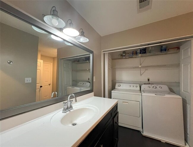 Building Photo - 3312 Pine Heights Dr NE