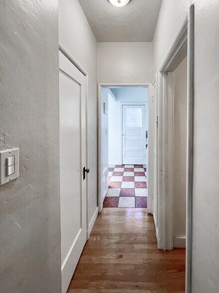 Building Photo - 10865 Fruitland Dr