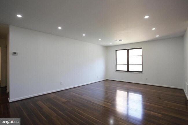 Building Photo - 6317 Park Heights Ave