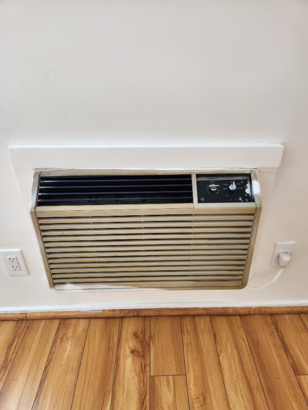 Building Photo - 17620 Burbank Blvd