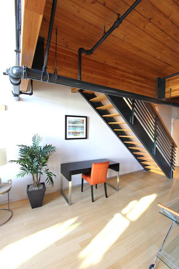 Building Photo - Rare Loft Style Condo, Huge Windows, High Ceilings, 1.5BR/2BA/3 Stories, Perfect Location!