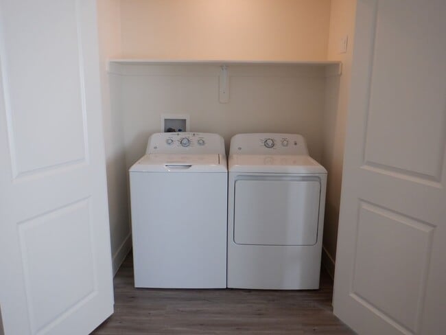 Building Photo - Move-in Discount - 3 bedroom - 2 Bath - Si...