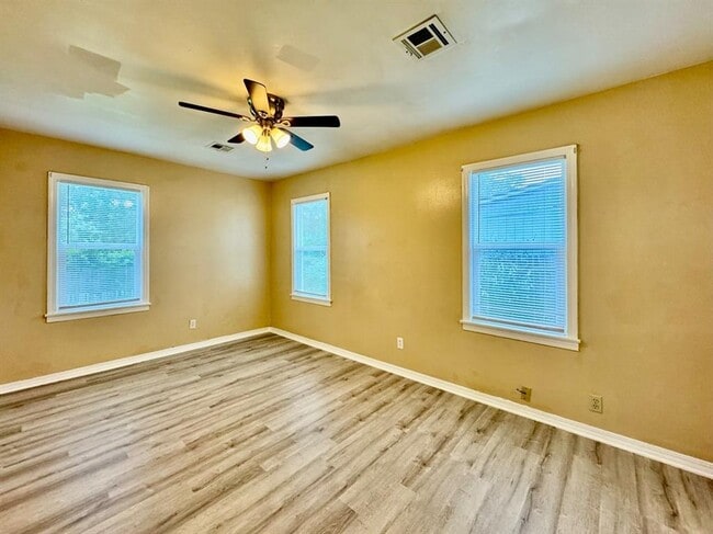 Building Photo - 3222 N Holman Ct