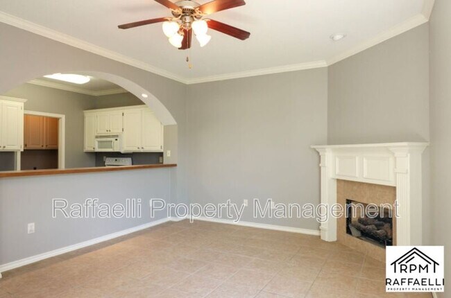 Building Photo - 6 Fernwood Dr