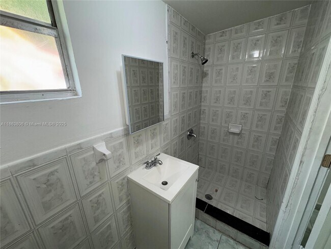 Building Photo - 2148 NW 18th Terrace