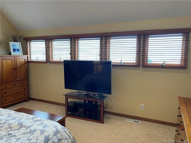 Building Photo - 105 Elm St