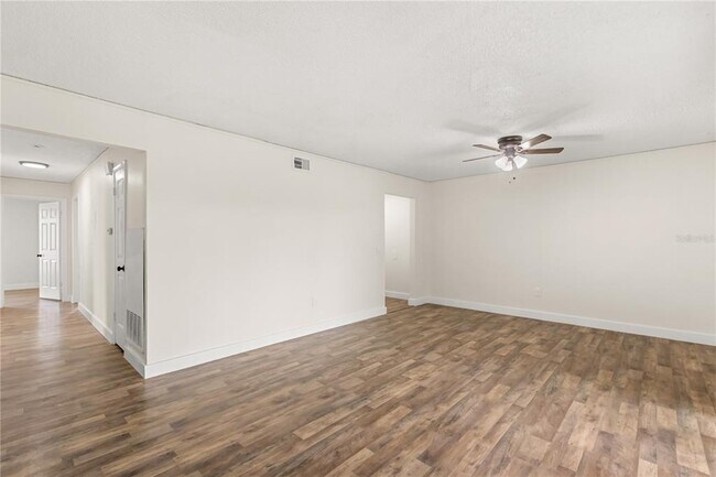 Building Photo - 4038 Versailles Dr
