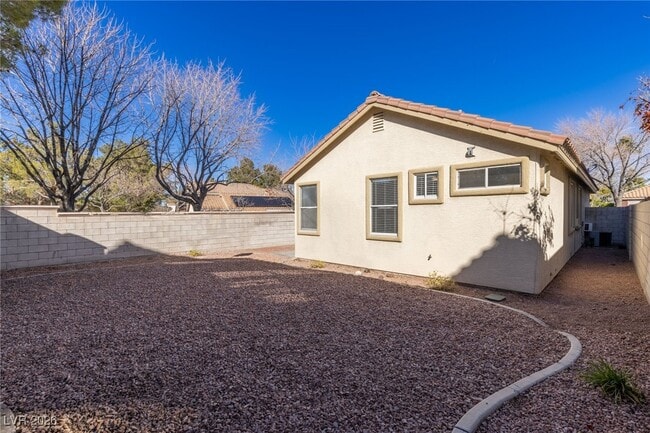 Building Photo - 167 Mountainside Dr