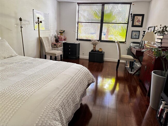 Building Photo - 18151 NE 31st Ct