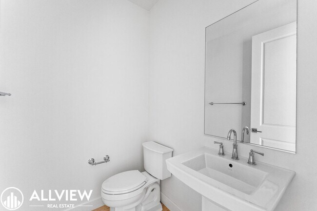 Building Photo - Gorgeous 3 bedroom 2.5 bath home in the newly constructed association of Eastwood Village!