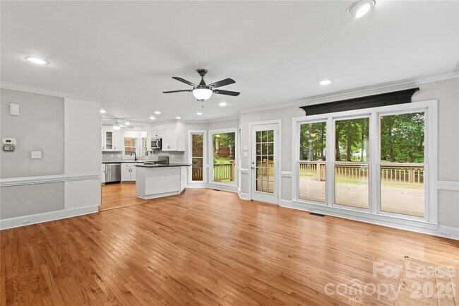 Building Photo - 9033 Pennyhill Dr