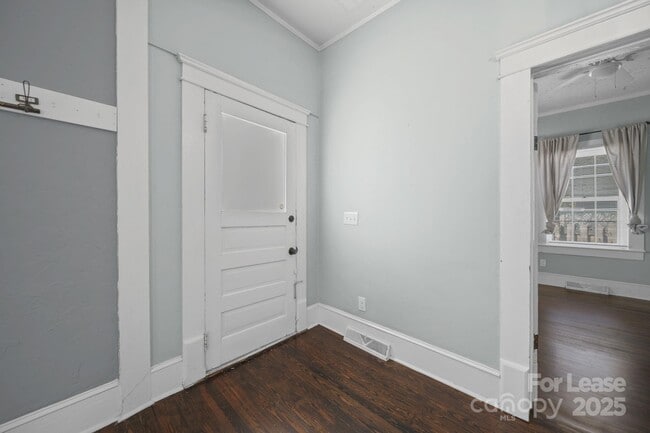 Building Photo - 813 E 35th St