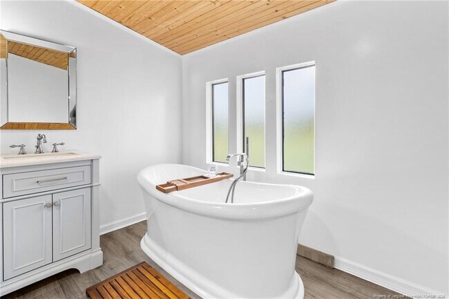 Building Photo - 4450 Zabell Dr