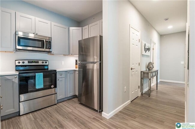 Building Photo - 948 N Front St