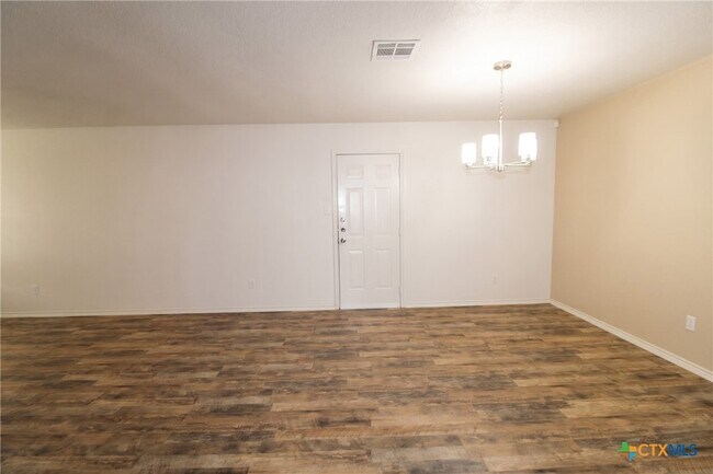 Building Photo - 2706 Lucille Dr