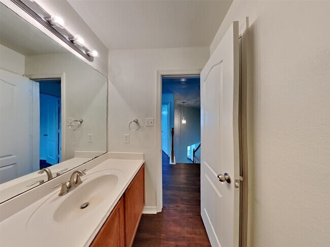 Building Photo - 2013 Briar Grove Dr