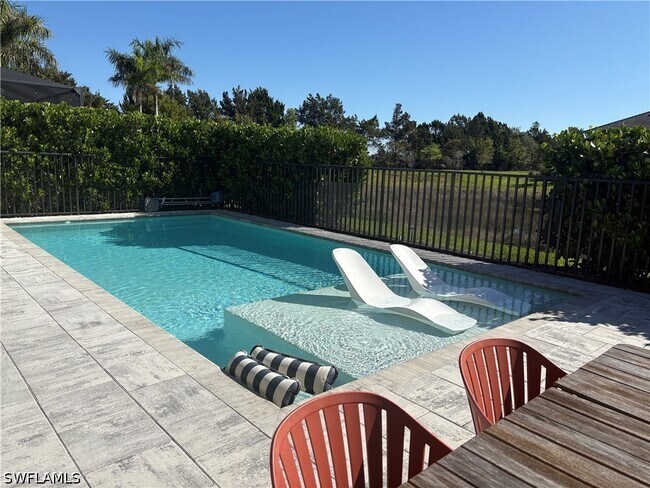 Building Photo - 2458 Orchard St