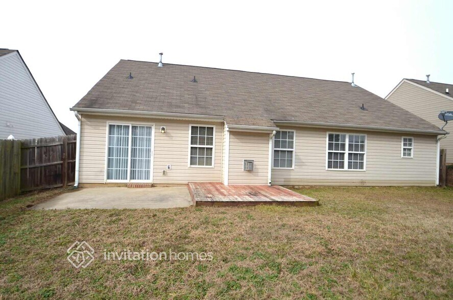 Building Photo - 2941 Deep Cove Dr NW