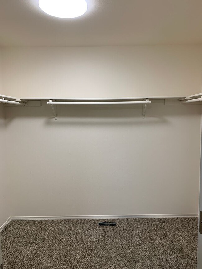 Building Photo - 3 Bdrm, 1 & 1/2 Ba | Muldoon & E 36th Ave area | ASK ABOUT HOLIDAY MOVE IN SPECIAL!!