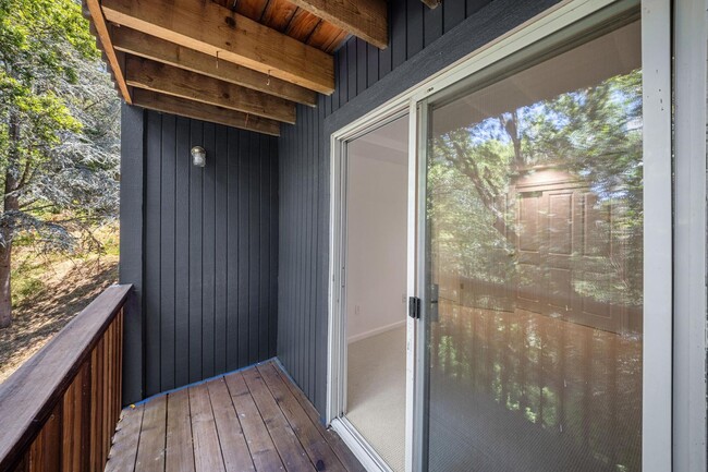 Building Photo - 2BD/1.5BA LIGHT & BRIGHT, MILL VALLEY HOME WITH OPEN FLOOR PLAN!