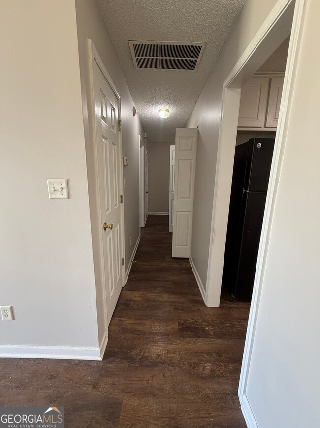 Building Photo - 3020 Meadow Glen Pass