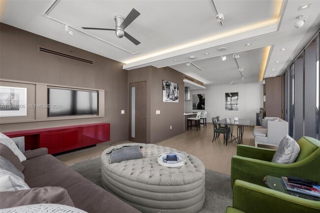 Building Photo - 5875 Collins Ave