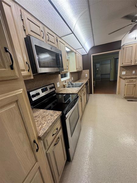 Building Photo - 1921 SW 83rd Ave