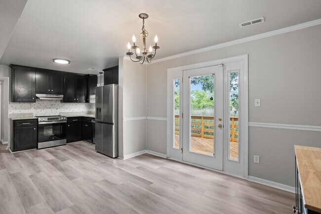 Building Photo - 913 Laredo Ct