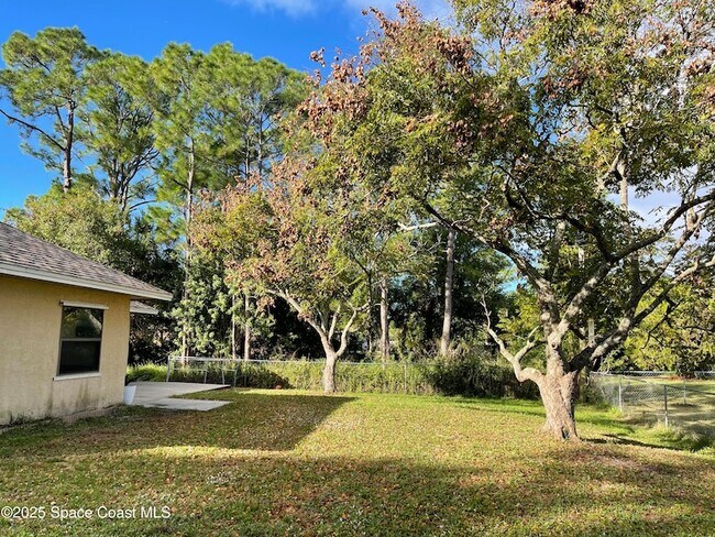 Building Photo - 363 Emerson Dr NW