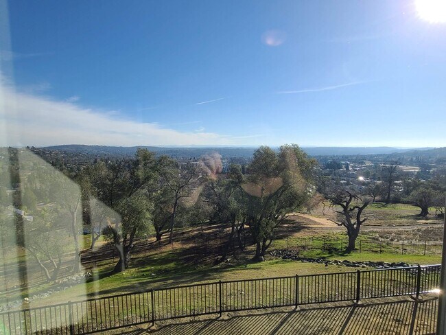 Building Photo - BEAUTIFUL BRAND NEW "NEXT-GEN" HOME W/ SOLAR & SIERRA VIEWS!!