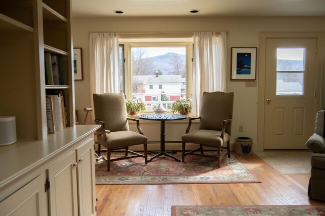 Building Photo - 10 Wallace Aveune