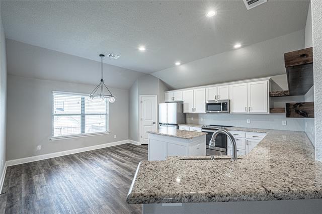 Building Photo - 325 Paloma St