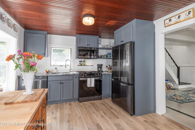 Building Photo - 16 Bakertown Rd