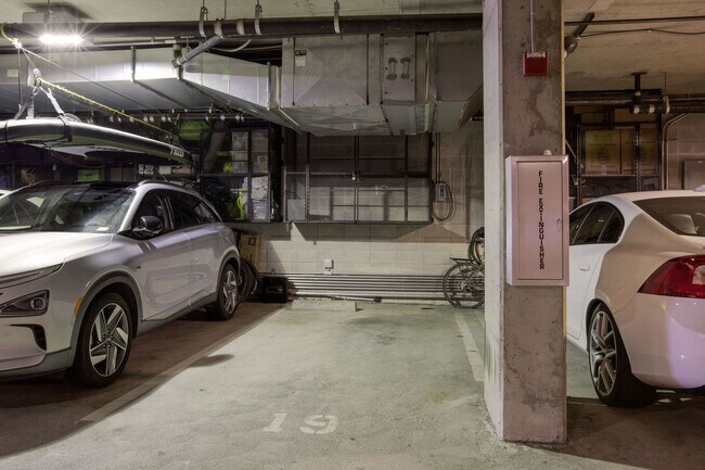 Building Photo - Stunning Two Bedroom Condo in Prime Neighborhood - Please Contact for Showing Availability!