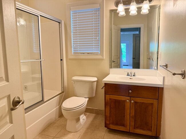 Building Photo - Gorgeous 3 story, 3 bed home in Ocean Park!