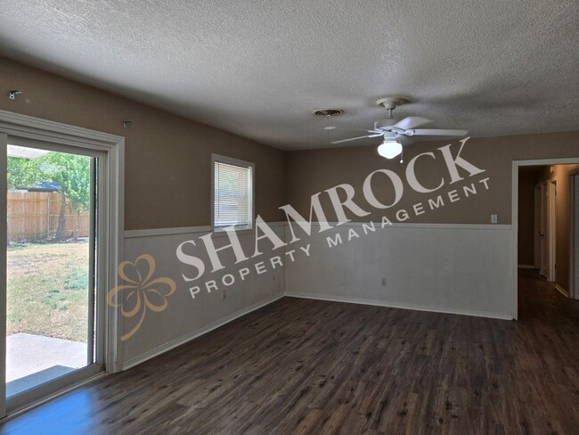 Building Photo - 409 Sharron Dr