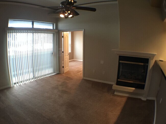 Building Photo - Great 2 bedroom condo on 2nd story!